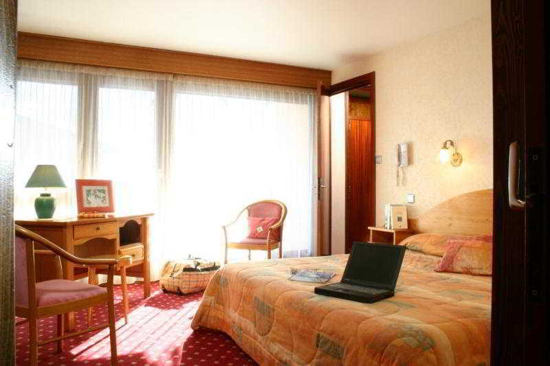 Chris-Tal Hotel Ле Уш Екстериор снимка