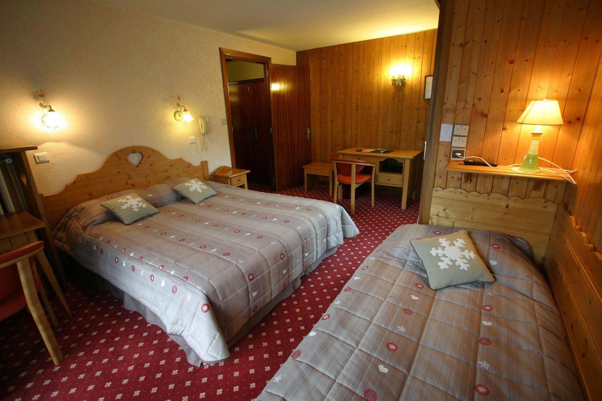 Chris-Tal Hotel Ле Уш Екстериор снимка